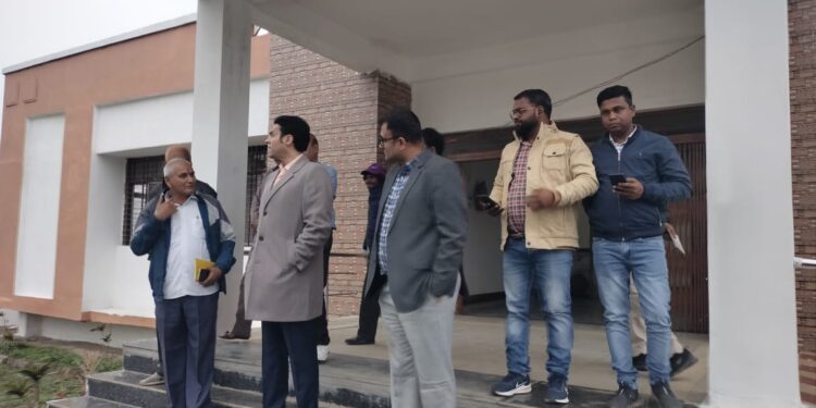 कलेक्टर ने नेगाई में 20 एकड़ में पौधरोपण कर नर्सरी बनाने का आदेश दिया