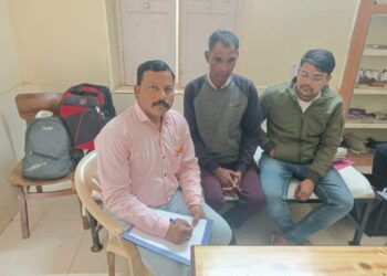 पटवारी 8 हजार रूपये की रिश्वत लेते लोकायुक्त पुलिस ने पकड़ा