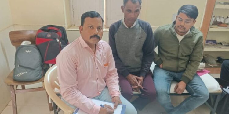 पटवारी 8 हजार रूपये की रिश्वत लेते लोकायुक्त पुलिस ने पकड़ा