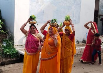*फुलडी में भव्य कलश यात्रा के साथ राष्ट्र जागरण 24 कुंडली गायत्री महायज्ञ हुआ शुरू*