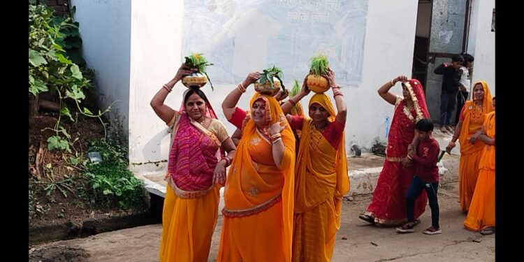 *फुलडी में भव्य कलश यात्रा के साथ राष्ट्र जागरण 24 कुंडली गायत्री महायज्ञ हुआ शुरू*