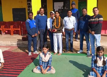 युवा दिवस पर स्कूलों मै हुआ सामूहिक सूर्य नमस्कार, विद्यार्थियों के साथ शिक्षक भी शामिल रहे