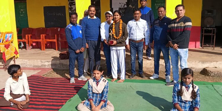 युवा दिवस पर स्कूलों मै हुआ सामूहिक सूर्य नमस्कार, विद्यार्थियों के साथ शिक्षक भी शामिल रहे