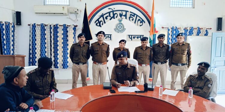 *पन्ना पुलिस ने 48 घन्टों के अन्दर किया अन्धे हत्याकाण्ड का खुलासा, लडकी की पर्सनल फोटोज वायरल करने की धमकी पर उतारा था मौत के घाट*