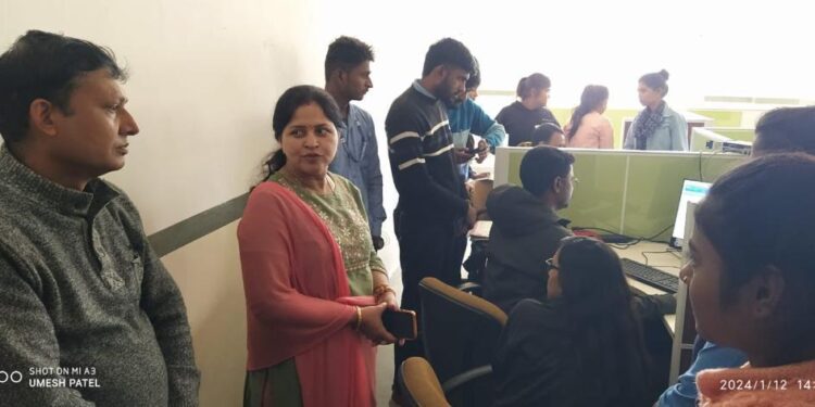 आरटीओ निशा चौहान के नेतृत्व मेंआईटीआई कॉलेज में लगा निशुल्क ड्राइविंग लाइसेंस कैंप।