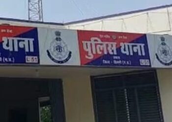 डकैती की योजना बनाते 5 आरोपीयों को हथियार सहित पुलिस ने पकड़ा सिवनी‌ इन दिनों सिवनी पुलिस अधीक्षक व्दारा अवैध कारोबार व माफियाओं आपराधिक तत्वों के विरूद्ध कार्यवाही हेतु आदेशित किया गया है। जिसके बाद