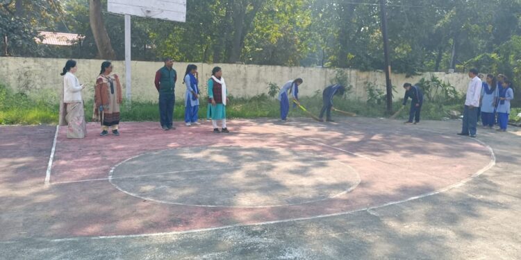 अयोध्या में भगवान श्री राम की प्राण प्रतिष्ठा कार्यक्रम के अंतर्गत गृहविज्ञान स्नातकोत्तर अग्रणी महाविद्यालय द्वारा वृहद साफ सफाई अभियान का आयोजन किया गया।