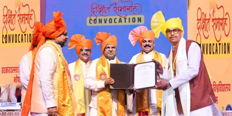 राज्यपाल व मुख्यमंत्री ने डा.महेन्द्र नायक एडवोकेट का किया सम्मान