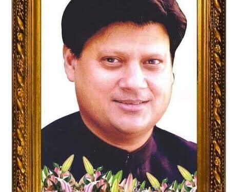 नर्मदापुरम मुख्यालय पर माधवराव सिंधिया की प्रतिमा लगाने की उठी मांग,नगर पालिका अध्यक्ष को करीब 18 पार्षदों के हस्ताक्षर का सौंपा मांग पत्र ।