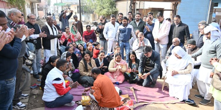 *माधव नगर आचार्य कृपलानी वार्ड मे बनेगी 35 लाख की लागत से सीसी सडक महापौर *