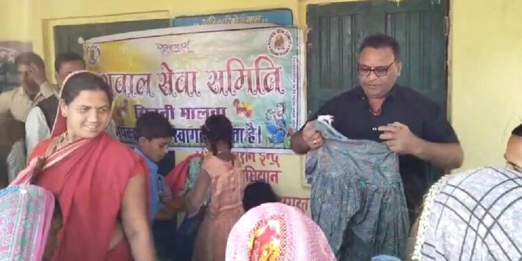 भीषण ठंड में अग्रवाल समाज ने पहाड़ी क्षेत्र के ग्रामीण अंचल में ऊनी वस्त्रो का किया VIDEO