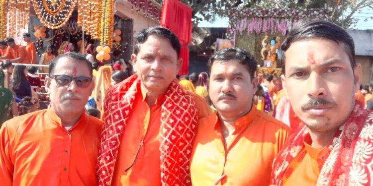 वार्ड नं 02 माँ आदिशक्ति दायिनी दुर्गा मंदिर पुरैनी मे भगवान श्री राम जी का पूजन शोभायात्रा भव्य स्वागत गली मुहल्लो में किया गया .