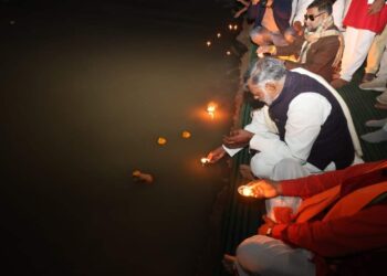 नरसिंह मंदिर में मनाया गया दीपोत्सव मंत्री पटेल हुए शामिल भव्य आतिशबाजी रही आकर्षण का केंद्र दीपों से जगमगाया मंदिर