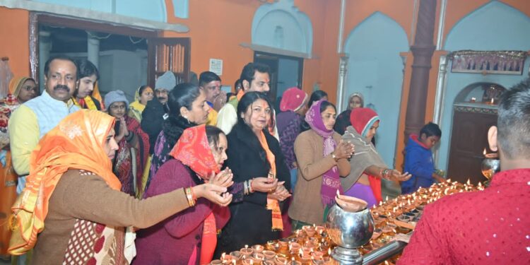 *राम की भक्ति में डूबा रहा शहर मंदिरों में हुए पूजा पाठ महापौर श्रीमती सूरी निगम अध्यक्ष मनीष पाठक पार्षद साथियो ने लिया विभिन्न धार्मिक कार्यक्रमों में हिस्सा कहीं प्रसाद वितरण तो कहीं भजनों का आनंद लेते दिखाई दिए महापौर,निगम अध्यक्ष और जनप्रतिनिधि*