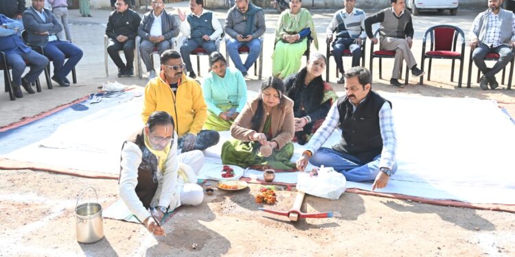 *केसीएस स्कूल में लाइब्रेरी सुविधा से छात्राओं को मिलेगी ज्ञानवर्धक पुस्तकें-महापौर*  *कलेक्टर श्री अविप्रसाद का शिक्षा क्षेत्र में सराहनीय योगदान, महापौर श्रीमति प्रीति संजीव सूरी ने केसीएस स्कूल में 15 लाख से बनने वाली लाइब्रेरी निर्माण का किया भूमि पूजन*