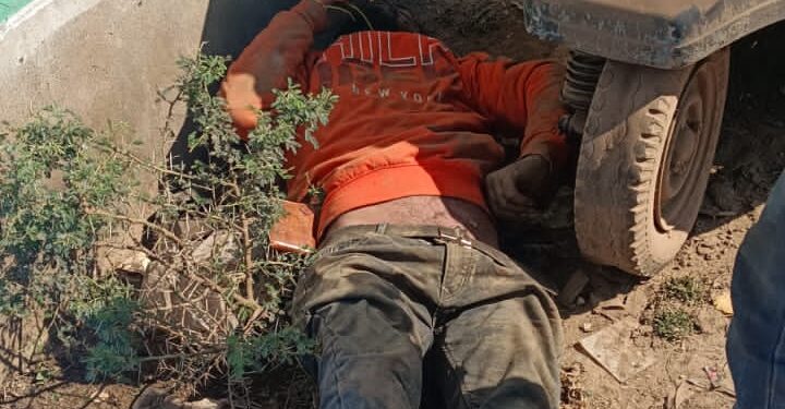 पेट्रोल पम्प कर्मचारी की मिली लाश, रचना नगर मोड़ के पास लाश मिलने से मची खलबली, बस स्टैंड चौकी से चंद दूरी पर मिली लाश,