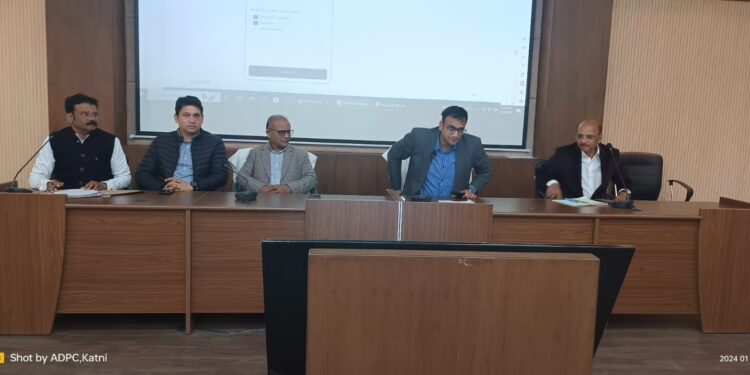 *कलेक्टर श्री प्रसाद द्वारा नियुक्त  कलेक्टर प्रतिनिधियों का प्रशिक्षण संपन्न*  *जिला पंचायत के सीईओ श्री गेमावत ने प्रशिक्षण सत्र में दिए टिप्स, अनुपस्थित लोक सेवकों पर जताई नाराजगी,शोकाज जारी करने दिए निर्देश*