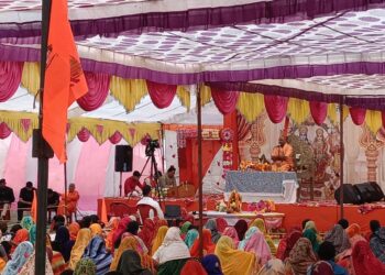 राम कथा के दूसरे दिन सती चरित्र का वर्णन, कथा श्रवण के लिए उमड़ रही पुरैना में श्रद्धालुओं की भीड़*
