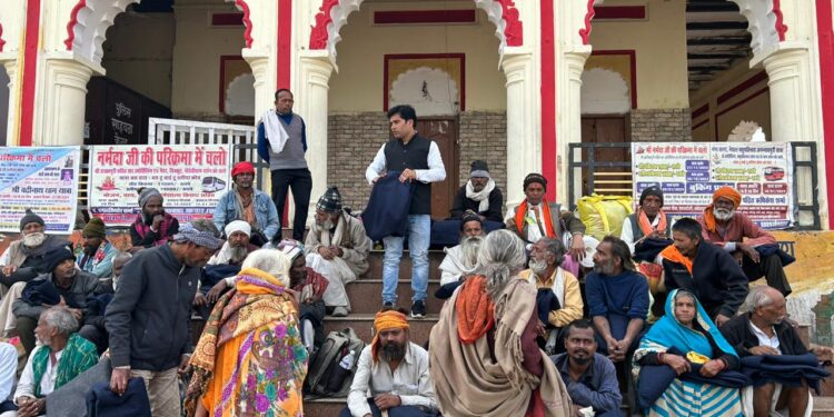 एक पहल संस्था के अध्यक्ष एवं समाजसेवी चौहान ने दान किये कंबल ..!