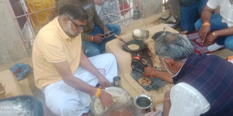 मंत्री जी ने खुद अपने हाथों से टिक्कड़ बनाकर खोकसर के नर्मदा तट पर स्थित श्री गौरीशंकर महाराज की सचेत समाधि पर लगाया भोग,देखिए खास खबर….