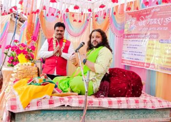 भागवत कथा में सुनाया गोवर्धन पूजा का प्रसंग  माखन चोरी कर मटकी फोड़ी व बाल लीलाओं का मनमोहक प्रसंग के साथ भजनों की रही धूम।