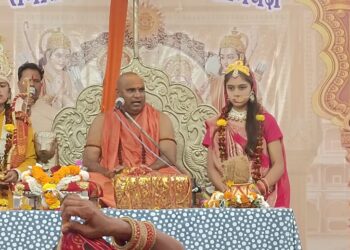 *ग्राम पुरैना में श्री राम कथा सुन भावुक हुए श्रोता*