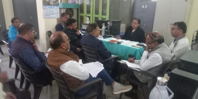 शिक्षा विभाग की संभागीय समीक्षा बैठक हुई संपन्न,संयुक्त संचालक ने की वन टू वन चर्चा