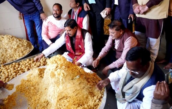 मुख्यमंत्री डॉ. यादव ने श्रीराम मंदिर अयोध्या के लिए बनाए लड्डू