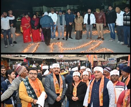 *संगीतमय सुंदरकांड- हनुमान चालीसा से गुंजायमान हुआ नगर निगम परिसर* *महापौर श्रीमति प्रीति संजीव सूरी निगम अध्यक्ष श्री मनीष पाठक ने निगम स्थित हनुमान मंदिर में उतारी आरती*