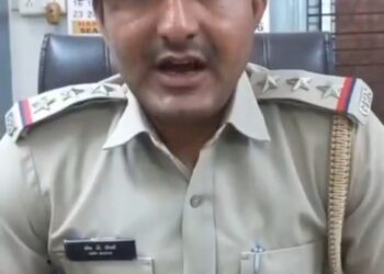 नया क़ानून सिर्फ़ ट्रक ड्राइवर के लिए नहीं है बल्कि सब के लिये है  ग़लत अफ़वाह ना उड़ायें. देखे VIDEO