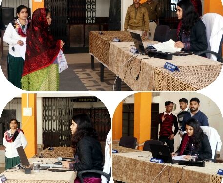 कलेक्टर सुश्री ऋजु बाफना ने लोगों की समस्याओं को गंभीरतापूर्वक सुना।