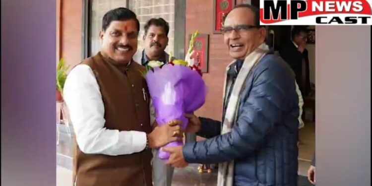 भोपाल  मुख्यमंत्री डॉ मोहन यादव ने पूर्व सीएम शिवराज सिंह चौहान से ‘मामा के घर’ पहुंचकर की मुलाकात, सीएम बोले वह हमारे पूर्व मुख्यमंत्री