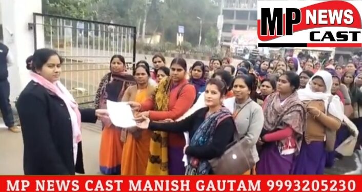 आयुष्मान कार्ड बनवाने का बनाया जा रहा दबाव, आशा उषा कार्यकर्ता महिला संगठन ने जताया विरोध,