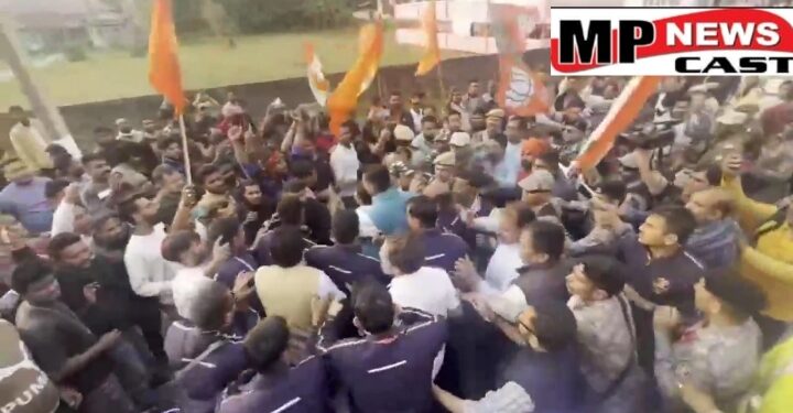 असम भारत जोड़ो न्याय यात्रा में भीड़ ने रोकी बस, लगाए मोदी-मोदी के नारे,  राहुल गांधी के साथ की धक्का-मुक्की, देखें VIDEO 