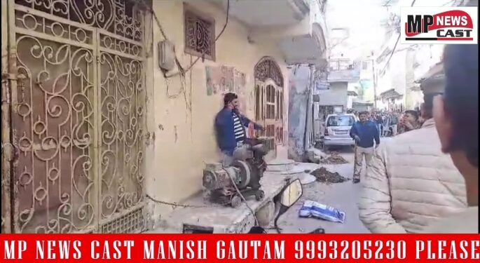 बदमाश की बदमाशी नहीं हाईवोल्टेज ड्रामा नजर आया!  खुद की कनपटी पे पिस्टल रख पुलिस को दे रहा था आत्महत्या की धमकी