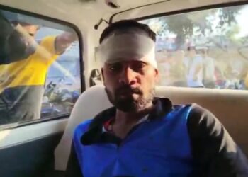 जबलपुर में क्रिकेट मैच के दौरान हो गया खूनी खेल.दर्शक ने खिलाड़ी के सिर पर मारी कुल्हाड़ी. VIDEO