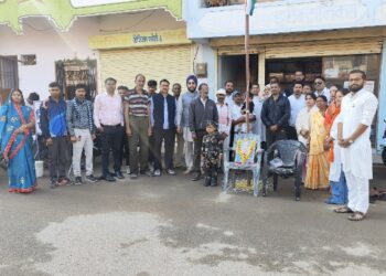 *डोंगरगढ-75 वें गणतंत्र दिवस पर बुधवारी सब्जी मंडी के सामने किया गया ध्वजारोहण*