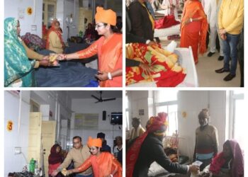 जिला अस्पताल में राज्यमंत्री ने मरीजों को वितरित किये फल