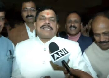 प्रधानमंत्री नरेंद्र मोदी जी के नेतृत्व में स्वच्छता के संकल्प को साकार करने में मध्यप्रदेश निरंतर अपना योगदान देता रहेगा।  सभी प्रदेशवासियों को पुन: बधाई : CM