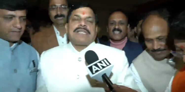 प्रधानमंत्री नरेंद्र मोदी जी के नेतृत्व में स्वच्छता के संकल्प को साकार करने में मध्यप्रदेश निरंतर अपना योगदान देता रहेगा। सभी प्रदेशवासियों को पुन: बधाई : CM