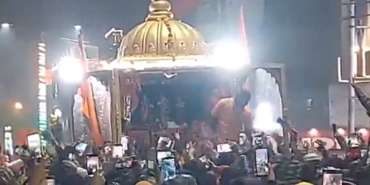 अद्भुत नजारा..  एक लाख से अधिक लोग चरण पादुका देखने उमड़े। देखे VIDEO