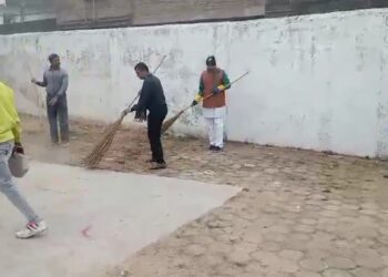 केंद्रीय मंत्री डॉ वीरेंद्र कुमार ने मंदिरों पर चलाया स्वच्छता अभियान, भाजपा युवा मोर्चा ने मंडल स्तर पर उठाई झाड़ू।*