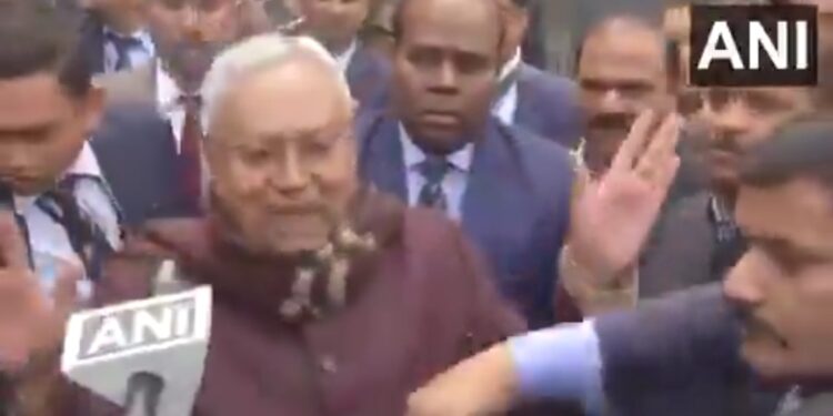 इस्तीफे के बाद नीतीश कुमार ने क्या कहा देखिऐ VIDEO