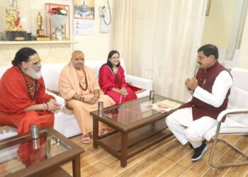 मुख्यमंत्री डॉ यादव से संतों ने भेंट की