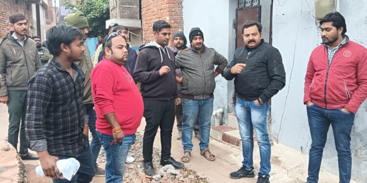 सी.सी सडक का कार्य प्ररंभ करनें से पूर्व वार्डो में सीवर लाईन का कार्य शीघ्र करें पूर्ण,पानी की सप्लाई लाईन ना हो छतिग्रस्त – मनीष पाठक
