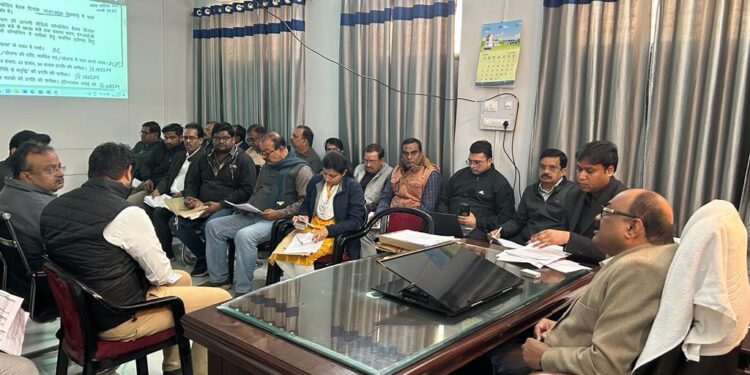 समयावधि में जानकारी तैयार करे अधिकारी – आयुक्त निगमायुक्त श्री विनोद कुमार शुक्ल ने अधिकारियों की बैठक में दिये निर्देश