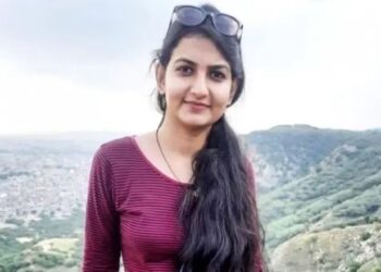 मेहंदी लगाने के बाद नहाने गई बेटी डेढ़ घंटे तक नहीं निकली बाहर तो परिजनों ने तोड़ा दरवाजा, मंजर देख मच गया हाहाकार