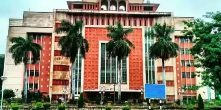 नियमितिकरण के नए नियम का विरोध, आखिर क्यों नाराज हुए संविदा कर्मचारी MP