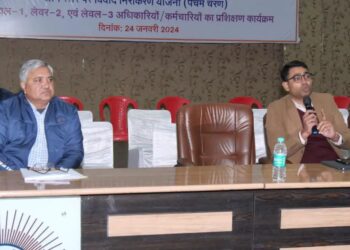 प्रश्नपत्र कलेक्ट करने वाले को पुलिस थाने और परीक्षा केंद्र पर सेल्फी लेकर एप पर भेजनी होगी