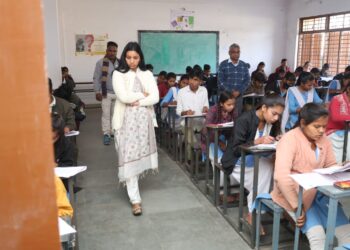 कलेक्टर ने किया बोर्ड परीक्षा केन्द्रों का आकस्मिक निरीक्षण